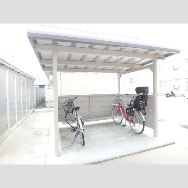 現地周辺 (駐輪場)