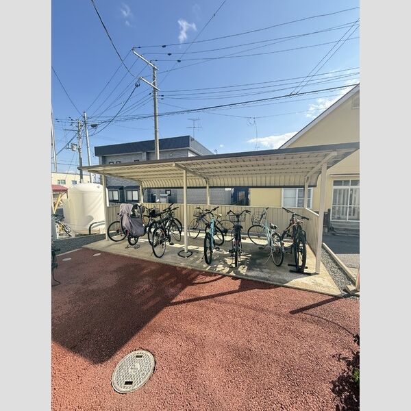 現地周辺 (駐輪場)