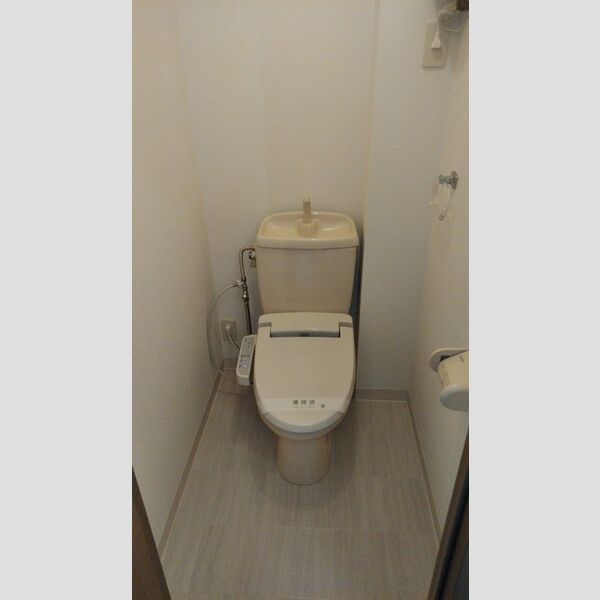 トイレ (トイレ)