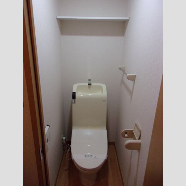 トイレ (トイレ)