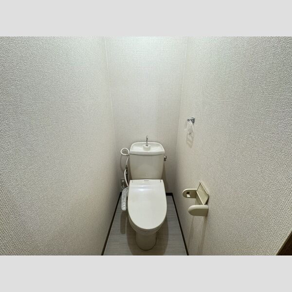 トイレ (トイレ)