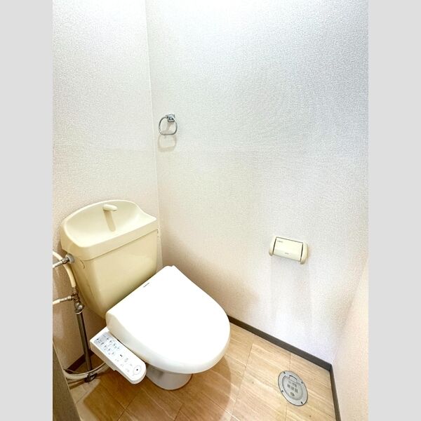 トイレ (トイレ)