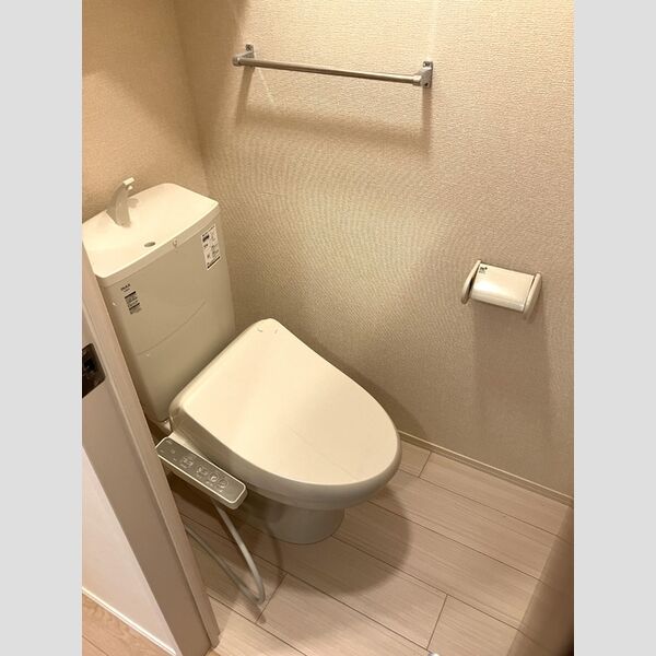 トイレ (トイレ)