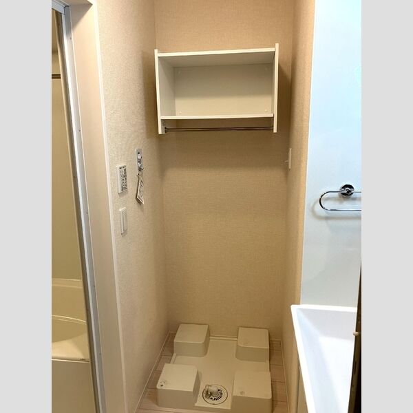 洗面所 (洗濯機置き場)