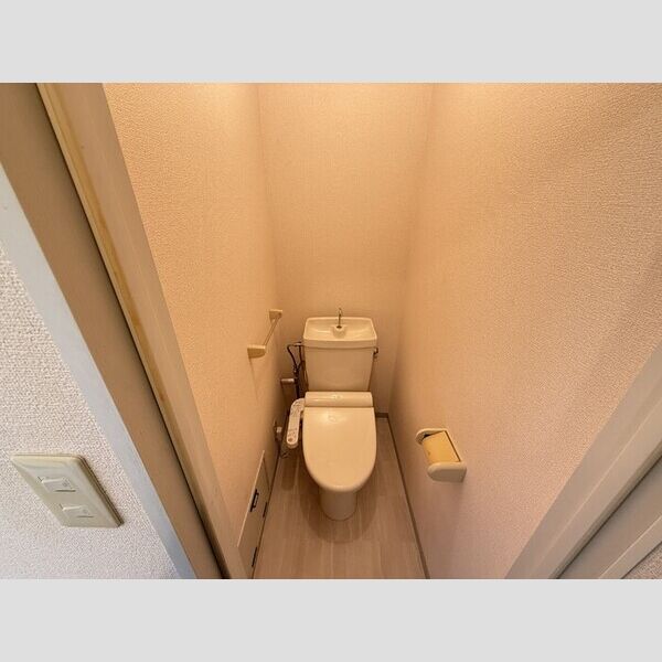 トイレ (トイレ)