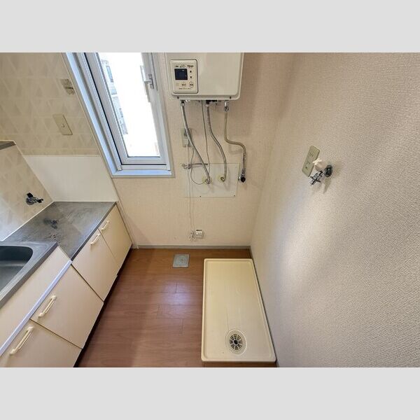 洗面所 (洗濯機置き場)