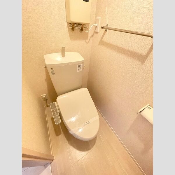 トイレ (トイレ)