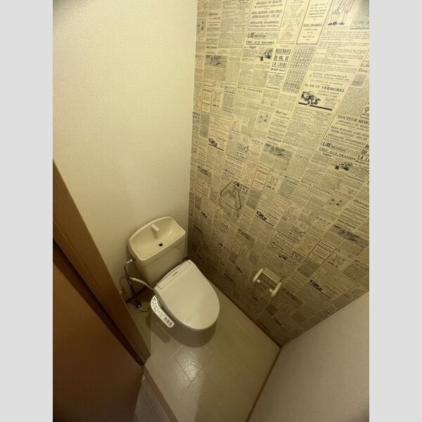 トイレ (トイレ)