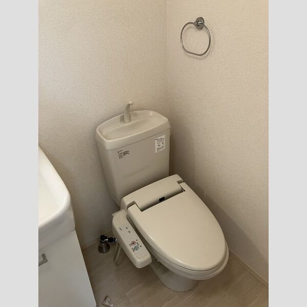 トイレ (トイレ)