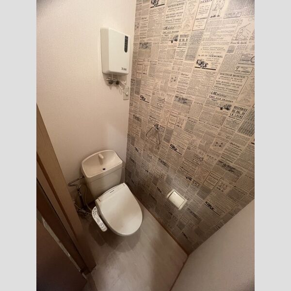 トイレ (トイレ)