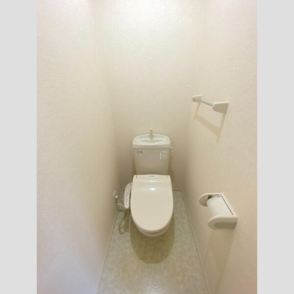 トイレ (トイレ)