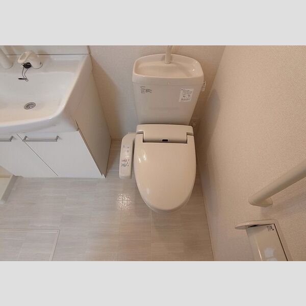 トイレ (トイレ)