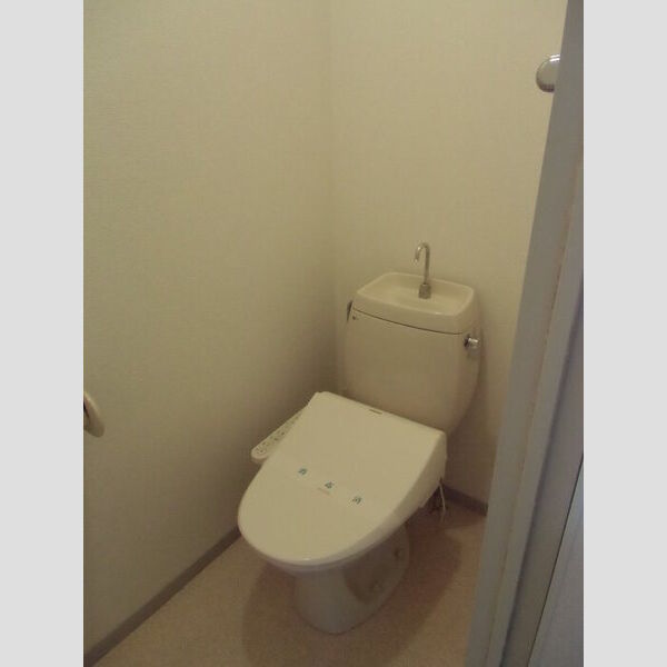 トイレ (トイレ)
