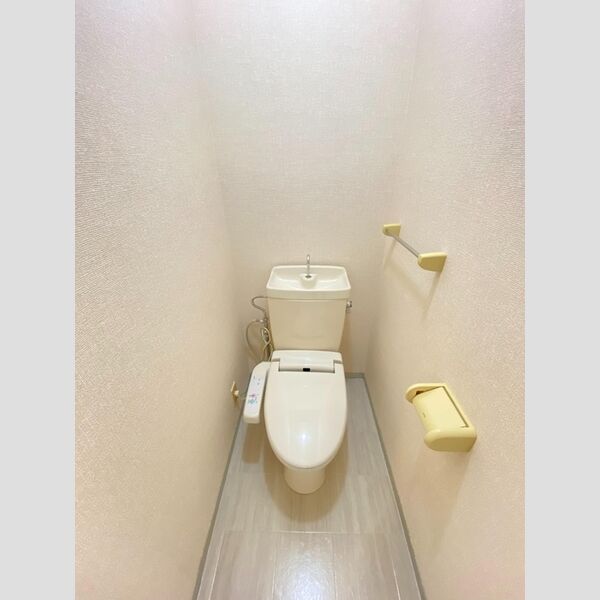 トイレ (トイレ)