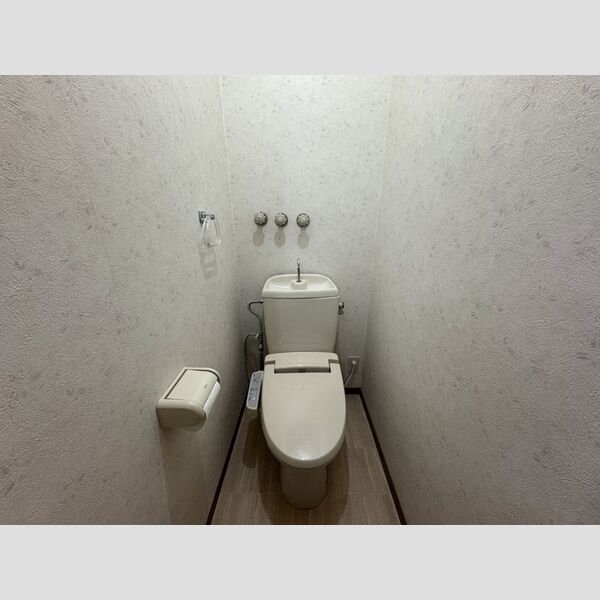 トイレ (トイレ)
