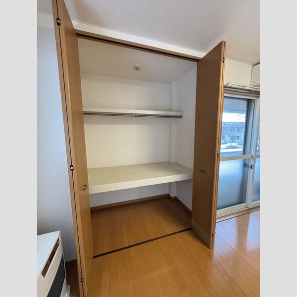 収納 (洋室物入)