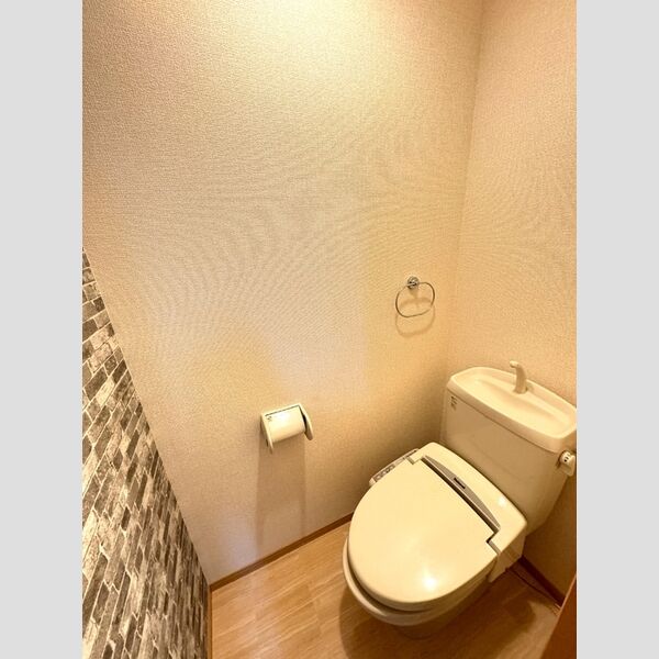 トイレ (トイレ)