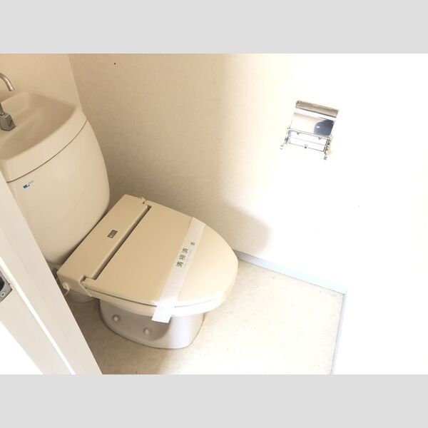 トイレ (トイレ)