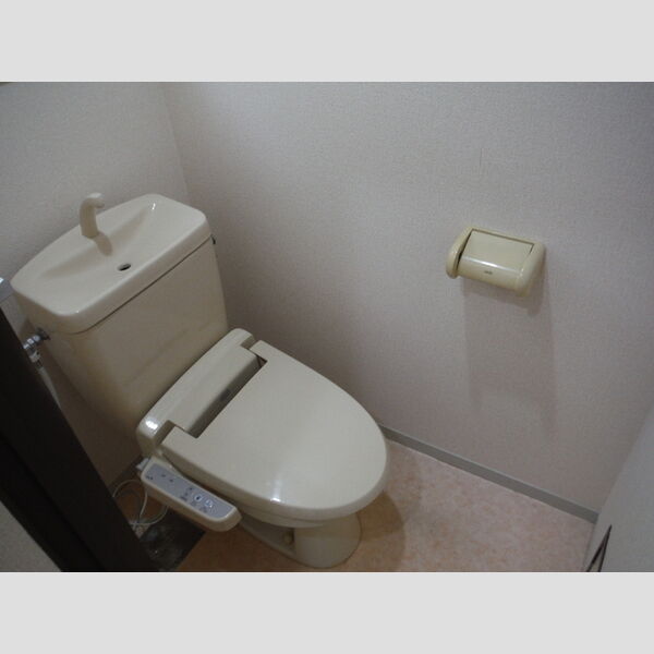 トイレ (トイレ)