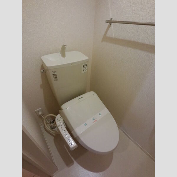 トイレ (トイレ)