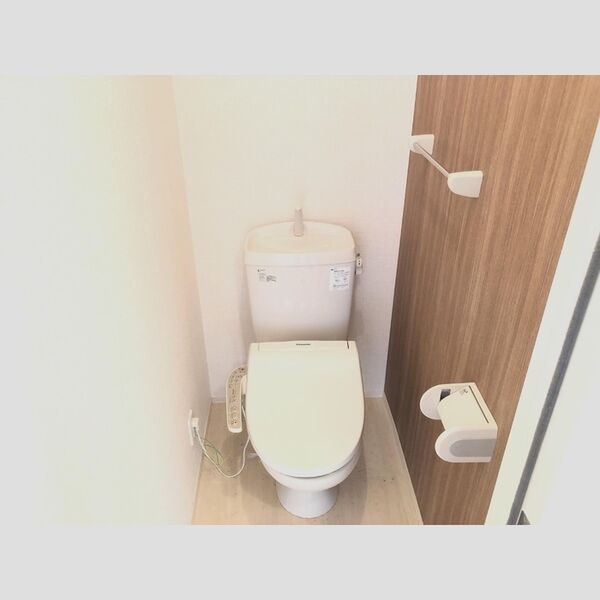 トイレ (トイレ)