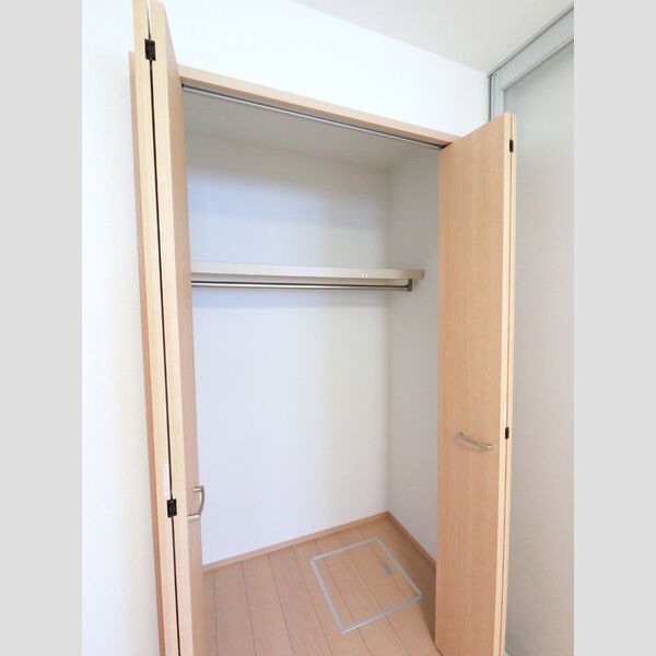 収納 (洋室クローゼット)