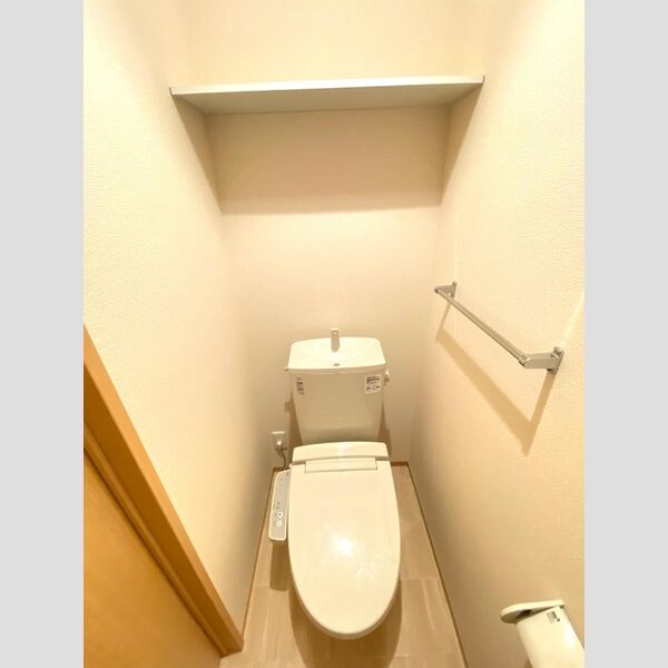 トイレ (トイレ)