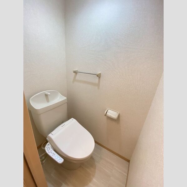 トイレ (トイレ)