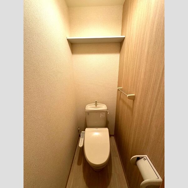 トイレ (トイレ)