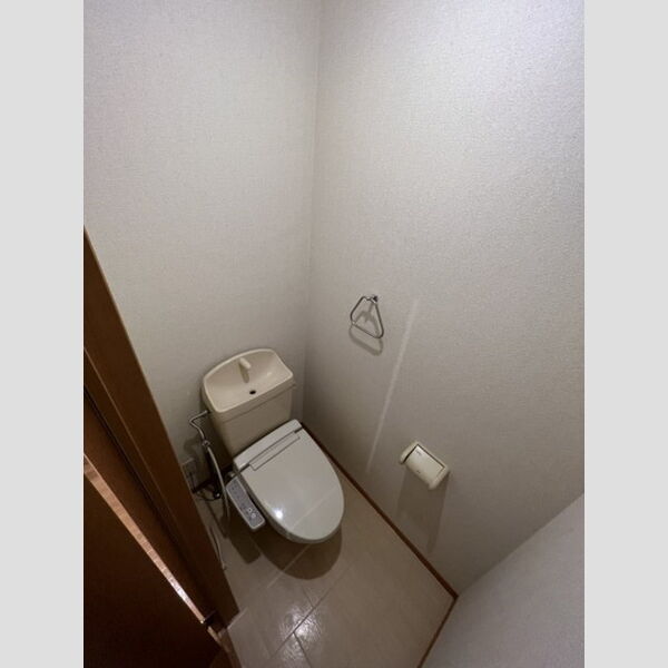 トイレ (トイレ)