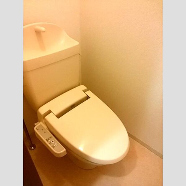 トイレ (トイレ)