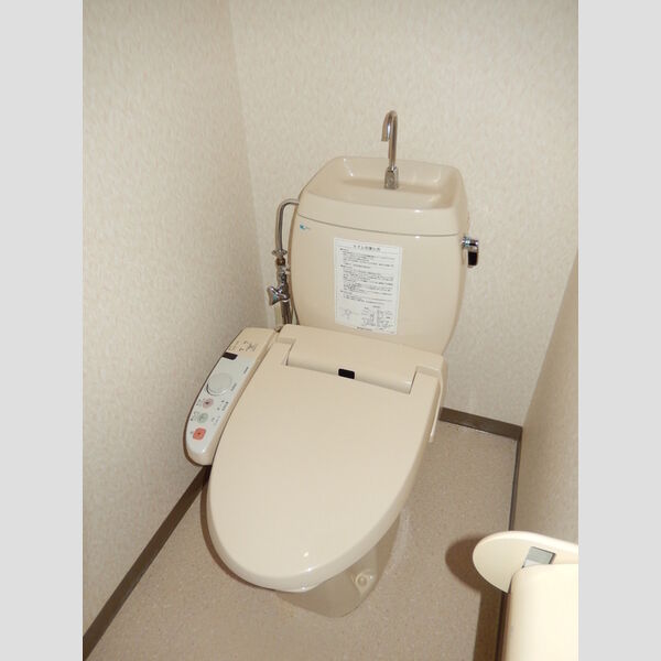 トイレ (トイレ)