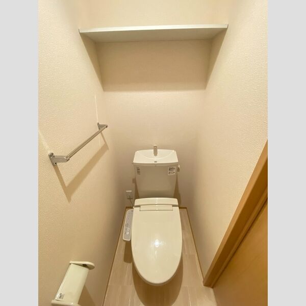 トイレ (トイレ)