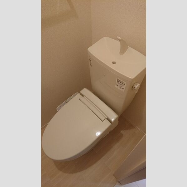 トイレ (トイレ)