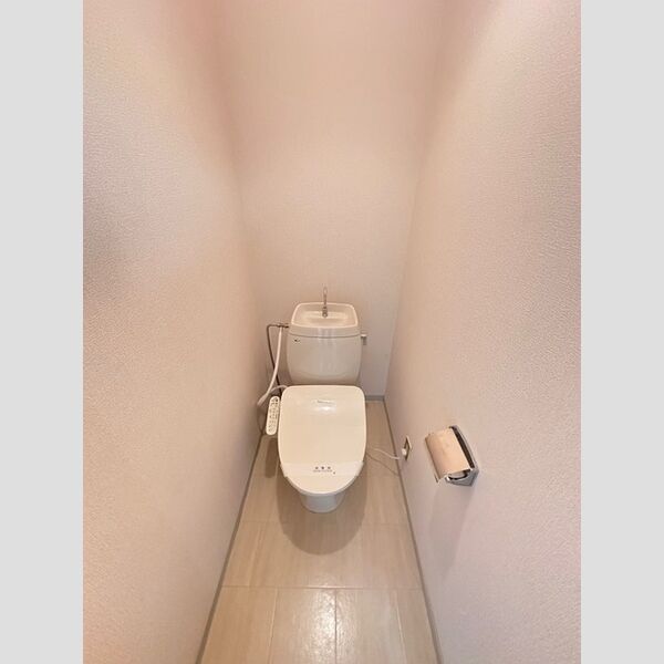 トイレ (トイレ)