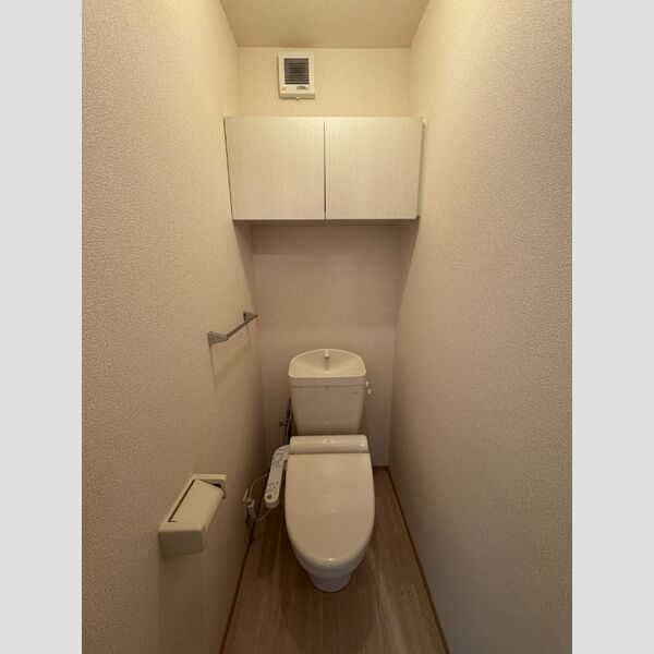 トイレ (トイレ)