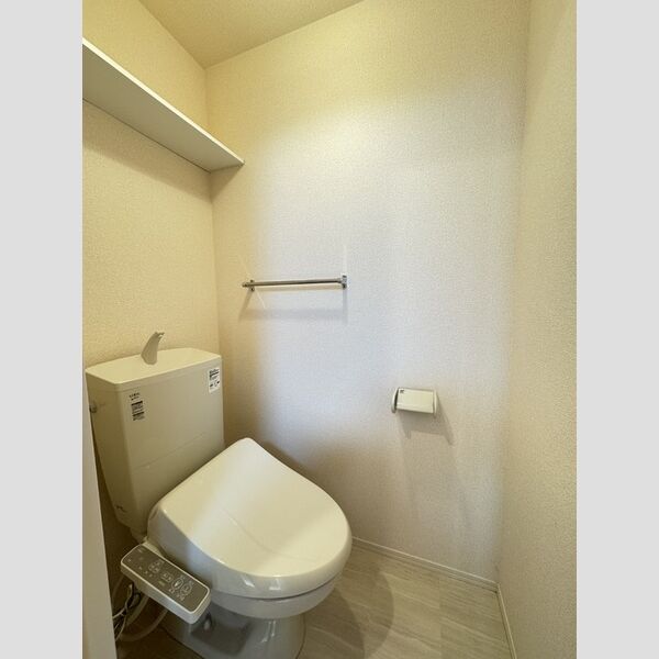 トイレ (トイレ)