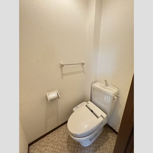 トイレ (トイレ)