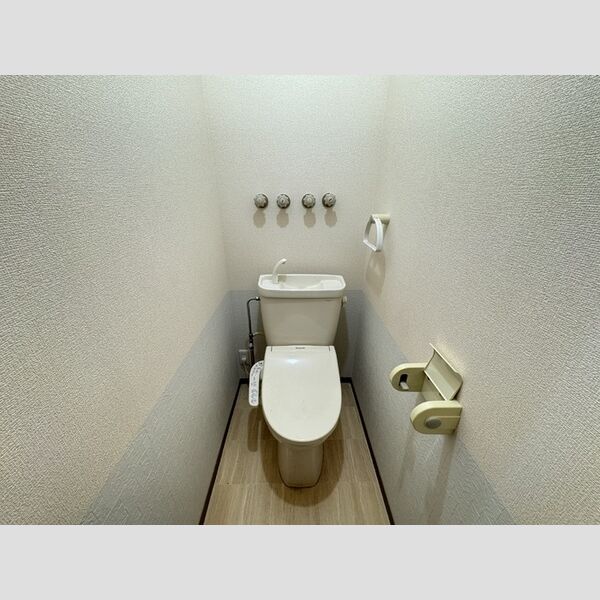 トイレ (トイレ)