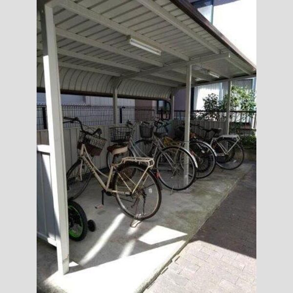 現地周辺 (駐輪場)