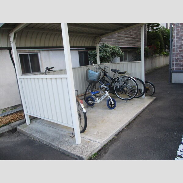 現地周辺 (駐輪場)