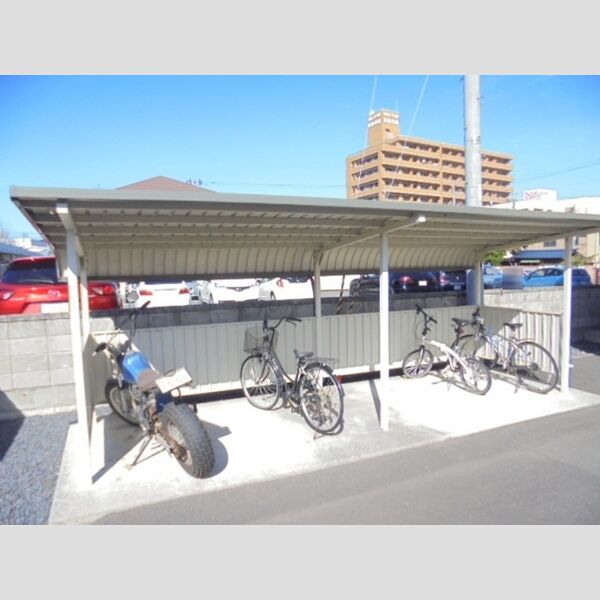 現地周辺 (駐輪場)