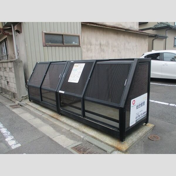 現地周辺 (メゾン・ルーチェゴミ置き場)