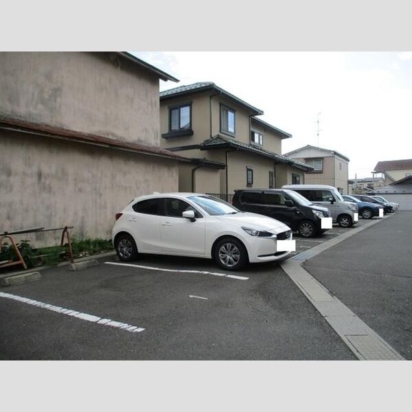 駐車場 (メゾン・ルーチェ駐車場)