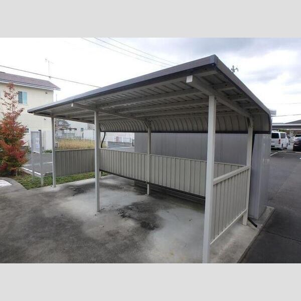 現地周辺 (駐輪場)