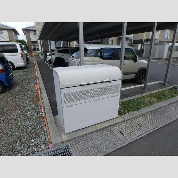 現地周辺 (ごみ集積所)