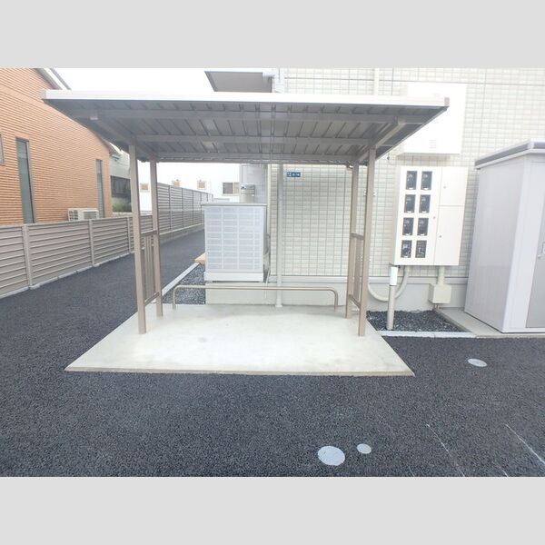 現地周辺 (駐輪場)