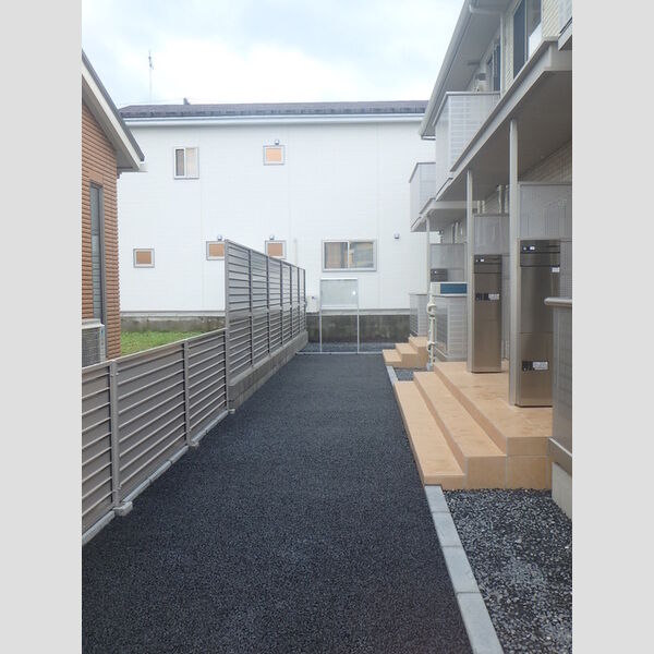 エントランス (玄関前)