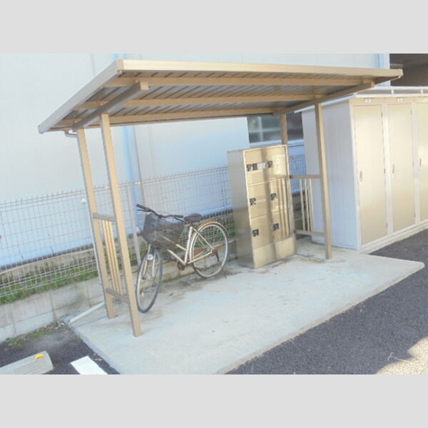 現地周辺 (駐輪場)