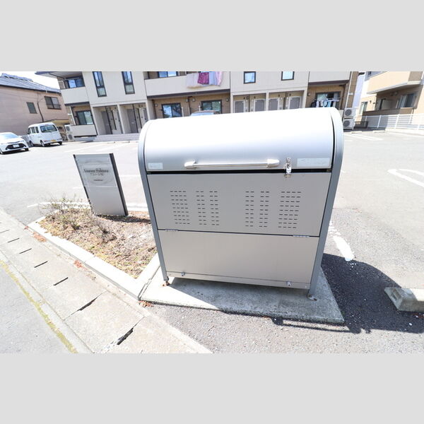 現地周辺 (アムール桜 ゴミ置き場)